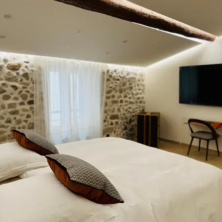 Le Palais Aubernon Apartment *